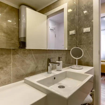 Lunula Apartment *