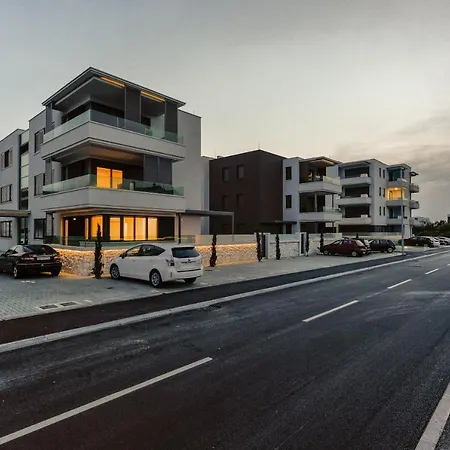 Lunula Apartment *