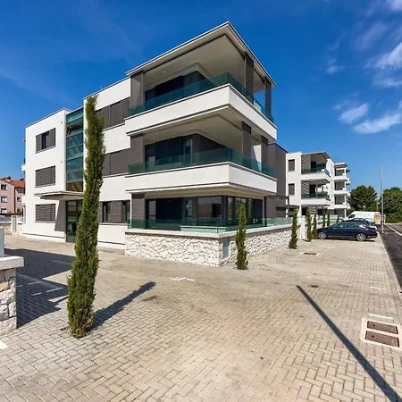 Lunula Apartment *