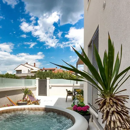 Lunula Appartement *