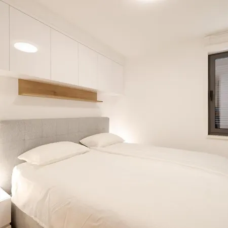 Lunula Apartment